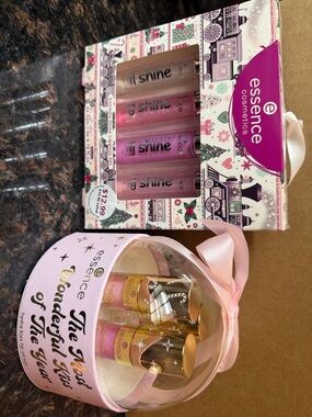 essence Cosmetics Holiday Lip Shine Set